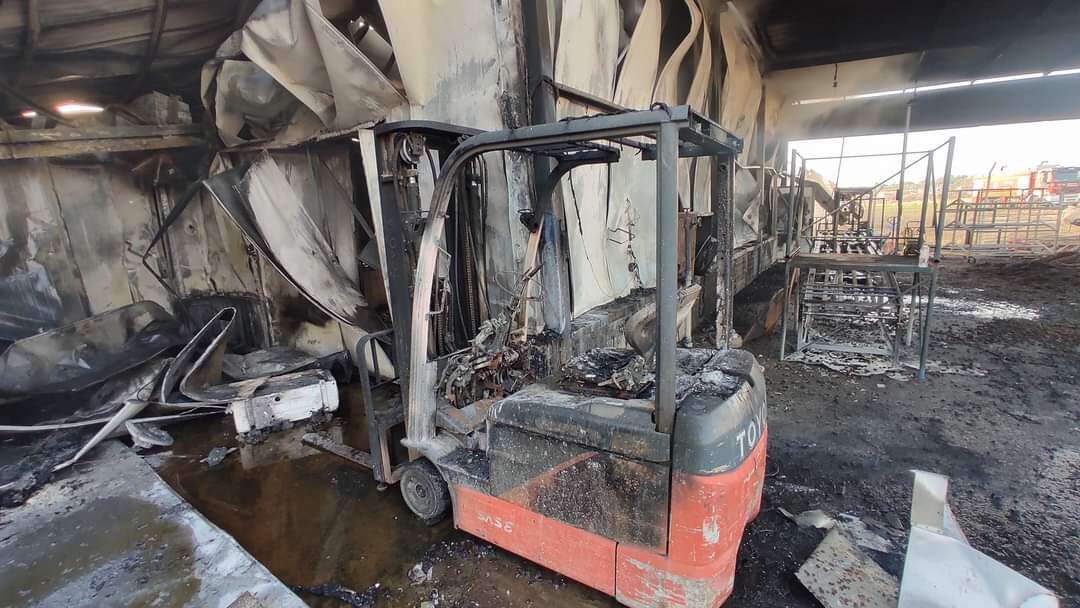 הנזקים לבית האריזה ולמשק של משפחת דור במחולה שהוצתו