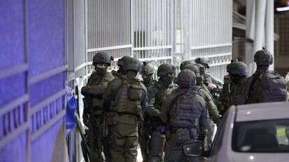 כוחות צה"ל מחוץ לשועפט, אתמול. | EPA