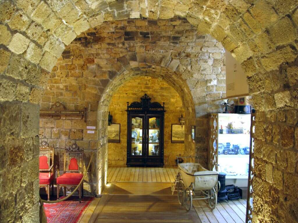 אוספים מיוחדים מעברה של עכו. אוצרות בחומה. | מוזיאון ארצות החומה