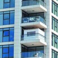 סוכה בבניין רב קומות בתל־אביב, אילוסטרציה