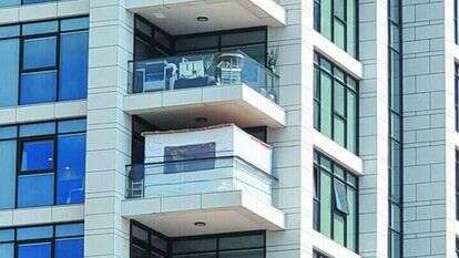 סוכה בבניין רב קומות בתל־אביב, אילוסטרציה