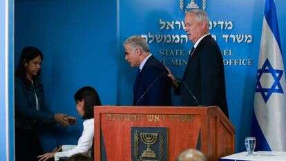 המפסיד והמנצח לכאורה. גנץ ולפיד במסיבת העיתונאים, שלשום. | אוליבייה פיטוסי - פלאש 90