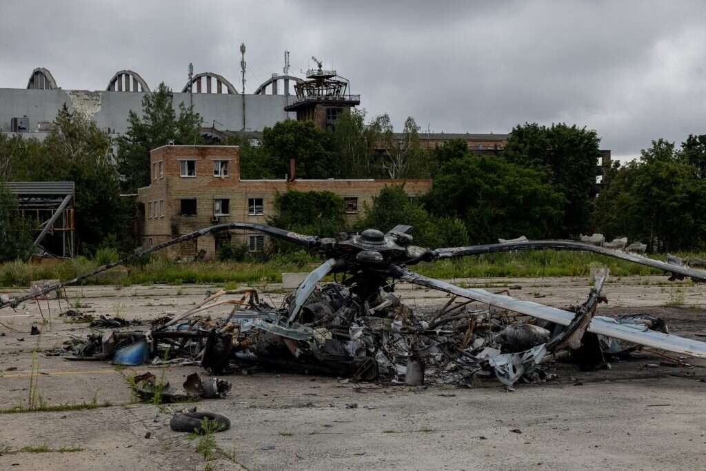 שברי מסוק רוסי שהופל על ידי יחידת המשמר הלאומי של אוקראינה בשדה התעופה בהוסטומל. | סרחיי מורגונוב, עבור הוושינגטון פוסט