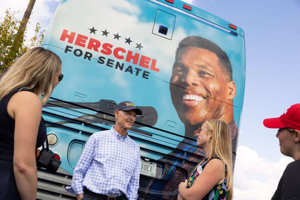 אוטובוס הקמפיין של הרשל ווקר, המועמד הרפובליקני לסנאט בג'ורג'יה. | EPA