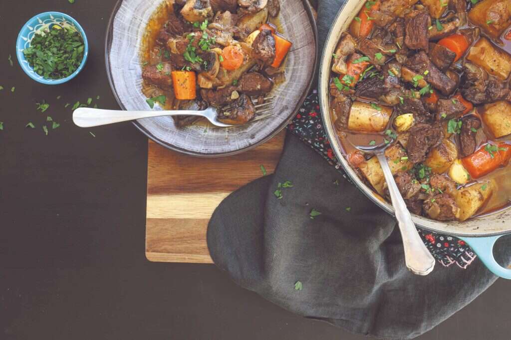 תבשיל בשר עם פטריות וארטישוק ירושלמי. | אפרת ליכטנשטט