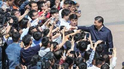 היבטים קיסריים ופולחן אישיות בסין המודרנית. נשיא סין שי ג'ינפינג באוניברסיטת פקין, 2018 | גטי אימג'ס