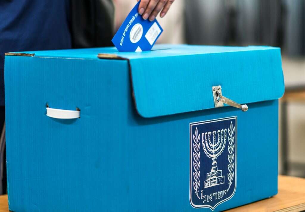 קלפי ביום הבחירות. ארכיון | שאטרסטוק