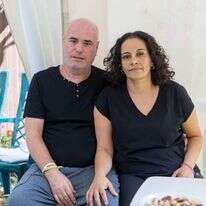 איתן ועינב ברוך בביתם, אתמול. | לירון מולדובן