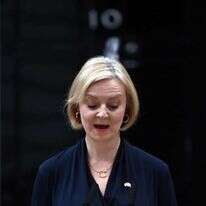 ליז טראס מכריזה על התפטרותה מראשות הממשלה. | EPA