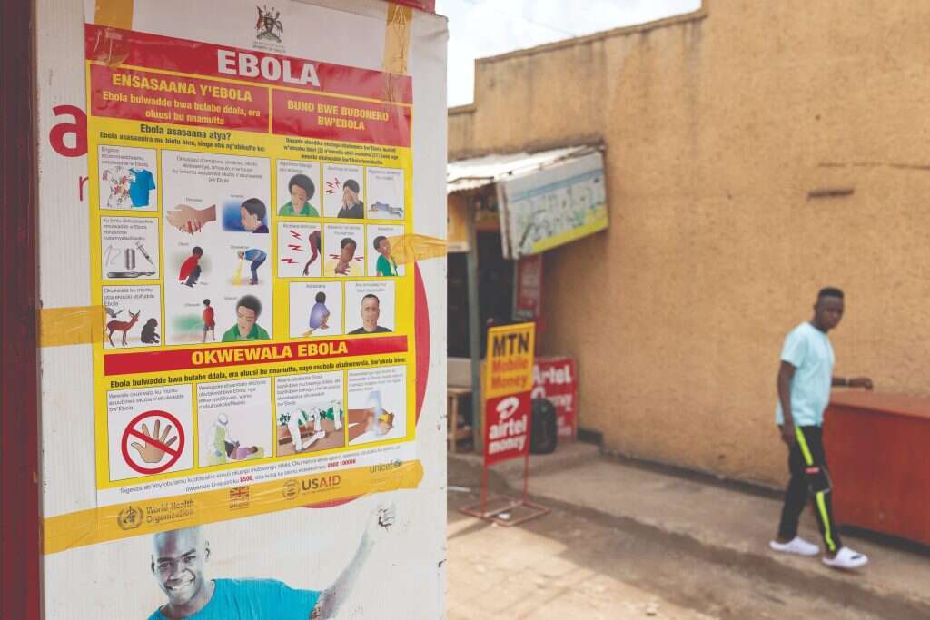 שלט עם הנחיות להתגוננות מפני הפצת אבולה. | גטי אימג'ס