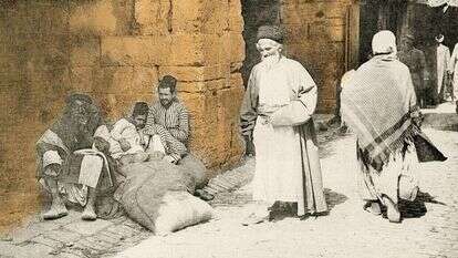 "הם אפילו עזרו ליהודים כשהיו בצרה, נתנו לגור בירושלים". יהודים ספרדים בירושלים ב-1894. | גטי אימג'ס
