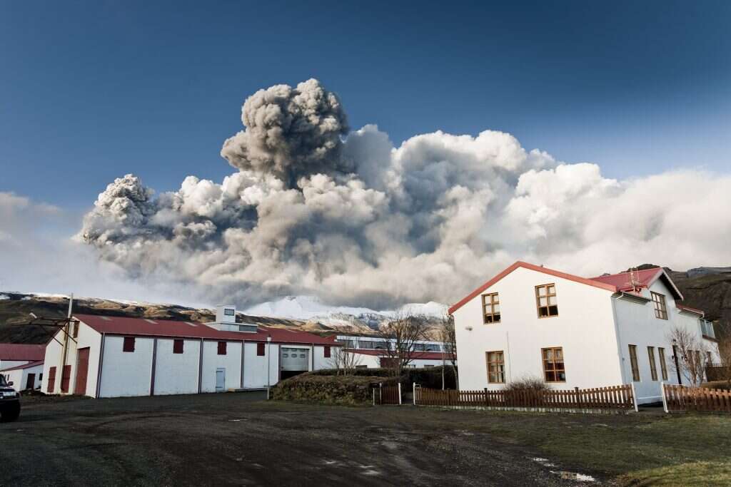 שיתק את תנועת המטוסים באירופה. ענן האפר מהר אֶיְיַאפְיָאטְלָאיֶיקוּטְל, 2010. | גטי אימג'ס