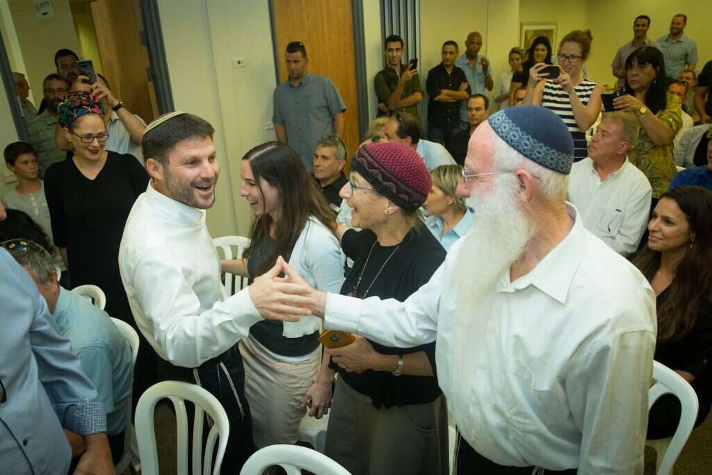 "יש לו יכולת עיונית להגדיר את הדילמה ואת הספק, ולהבין את ההשלכות". הרב חיים ירוחם סמוטריץ' ובנו הפוליטיקאי. | נעם ריבקין פנטון, פלאש 90