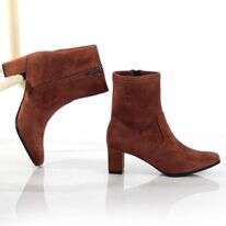 מגף טבעוני מבית CAPRICE, 585 שח במקום 650 שח, להשיג בלדית ברשת הלב הכחול ובאתר. | יחצ חו"ל