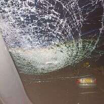 רכבה של א', שספגה אבנים בג'סר א זרקא רכבה של א', שספגה אבנים בג'סר א זרקא