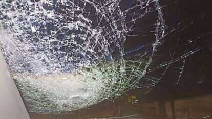 רכבה של א', שספגה אבנים בג'סר א זרקא