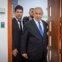 נתניהו ועורך דינו עמית  חדד בבית המשפט, ארכיון. | יונתן זינדל/פלאש 90