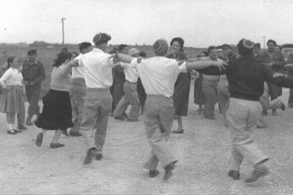 ריקודי עם בקבוצת יבנה, 1975 | לע"מ