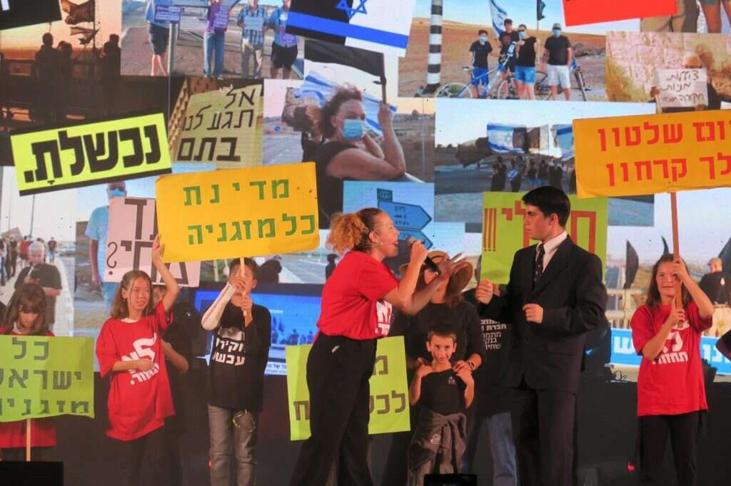 מערכון על מפגינים (צילום: ליאור בלוק)