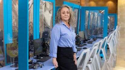 מצלמות גוף ונהלים ברורים. לורה נחום במטה ועדת הבחירות המרכזית, השבוע | אוליבייה פיטוסי - פלאש 90 מצלמות גוף ונהלים ברורים. לורה נחום במטה ועדת הבחירות המרכזית, השבוע | אוליבייה פיטוסי - פלאש 90