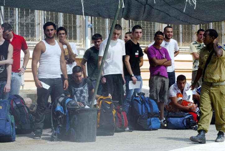 מתגייסים חדשים בבקו"ם. | Roni Shutzer / Flash 90 מתגייסים חדשים בבקו"ם. | Roni Shutzer / Flash 90