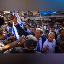 בן גביר בשוק מחנה יהודה, ביום שישי האחרון שלפני הבחירות. | אוליבייה פיטוסי, פלאש 90