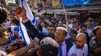 בן גביר בשוק מחנה יהודה, ביום שישי האחרון שלפני הבחירות. | אוליבייה פיטוסי, פלאש 90