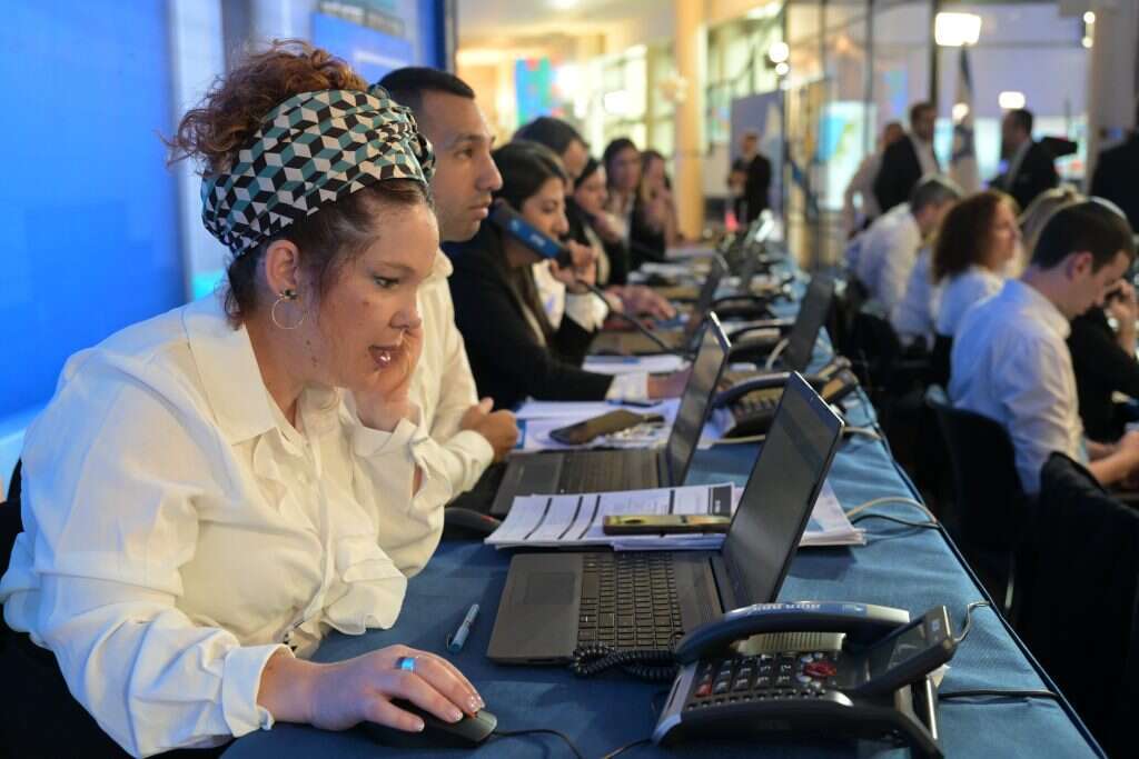 משלט ועדת הבחירות לכנסת. | שלומי אמסלם