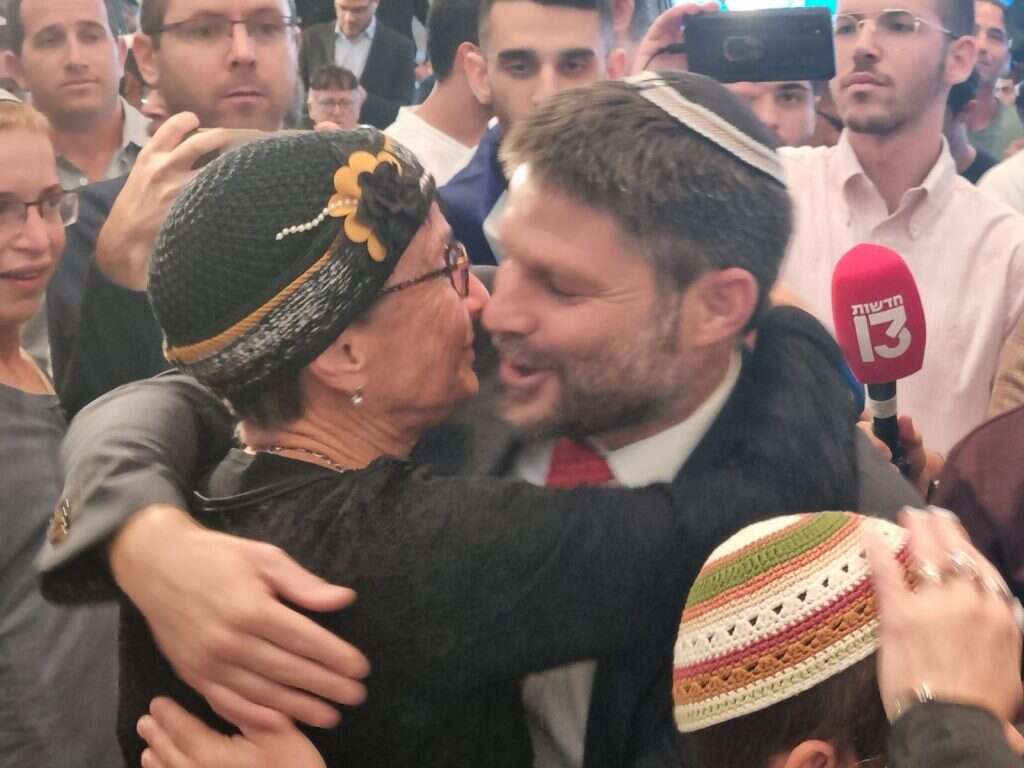 בצלאל סמוטריץ' ואמו יוכי, הלילה. | מיכאל טוכפלד