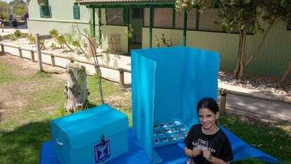 בחירות בצריף בן גוריון. | צביקה שמעיה