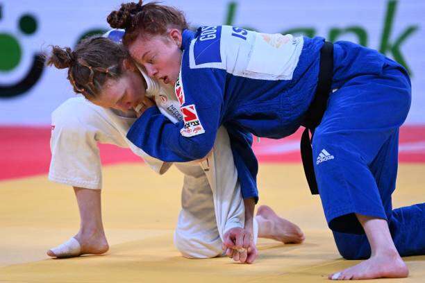 רגע אנושי וספורטיבי. גושן בקרב בטשקנט רגע לפני הניצחון. | גטי אימג'ס רגע אנושי וספורטיבי. גושן בקרב בטשקנט רגע לפני הניצחון. | גטי אימג'ס