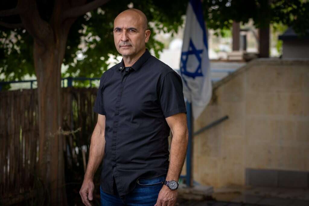 "יש כמה מניעים: כסף, טיפולים רפואיים, אישורי עבודה; וגם תחושת אי שייכות וצורך בדמות אב". חן. | אריק סולטן