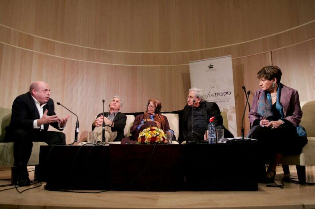 חוה פנחס־כהן (מימין) עם א"ב יהושע ונתן שרנסקי בכנס כיסופים, 2007. | מרים צחי