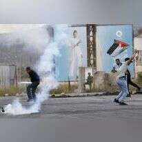 עימותים בין פלסטינים לחיילי צה"ל במחסום חווארה. | אי.פי. איי