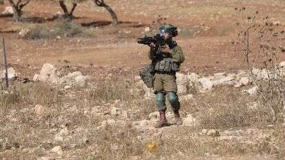 לוחם צה"ל סמוך לשכם. | EPA