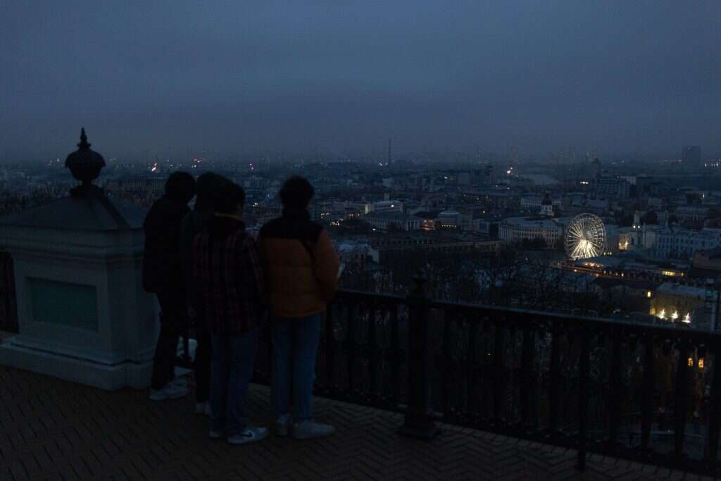 הפסקות חשמל בקייב, בירת אוקראינה, בעקבות הרס תחנת כוח, השבוע. | EPA הפסקות חשמל בקייב, בירת אוקראינה, בעקבות הרס תחנת כוח, השבוע. | EPA