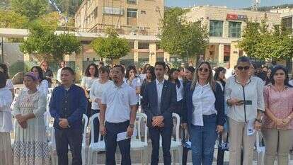 משפחתו של יואל להנגהל ז"ל בטקס העירוני לזכרו. | עיריית קרית שמונה