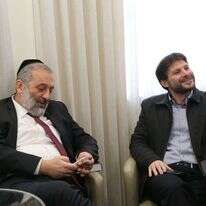 אריה דרעי ובצלאל סמוטריץ' במו"מ הקואליציוני. | אלכס קולומויסקי