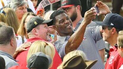 המועמד הרפובליקני לסנאט, הרשל ווקר. | EPA/JOHN AMIS