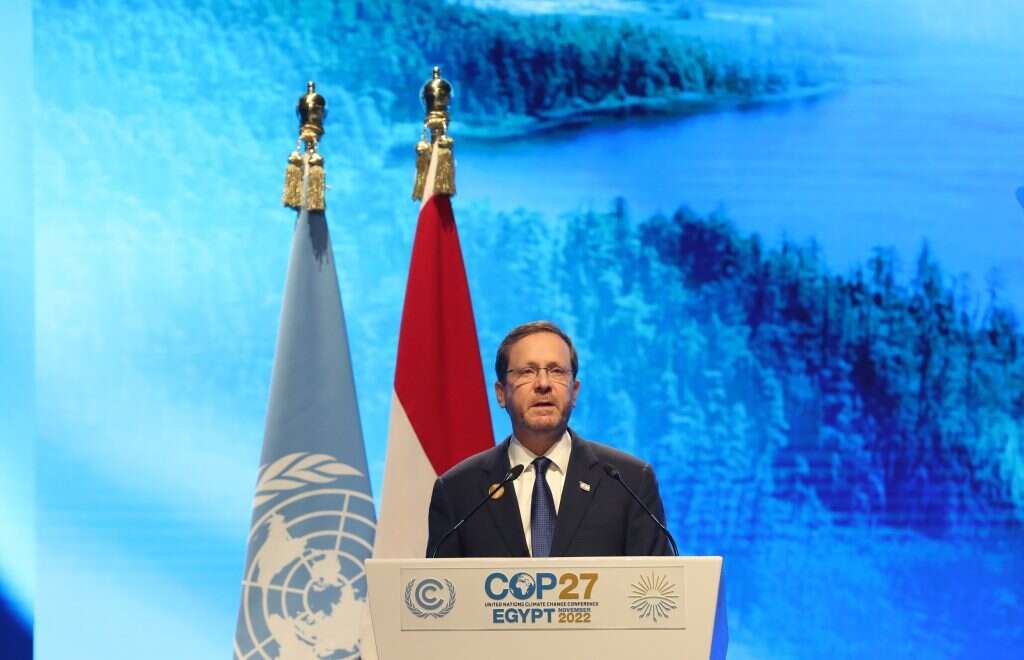 הנשיא יצחק הרצוג נואם בוועידת האקלים בשארם א-שייח. | EPA