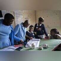 חיסון תושבי כפר במלאווי למלריה, 2019 | איי.פי