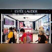 סניף של אסתי לאודר בהונג־קונג | גטי אימג'ס