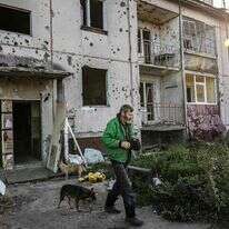 ההרס בכפר האוקראיני הרקוב בעקבות ההפצצות הרוסיות. | איי. אף. פי