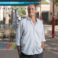 שמוליק לוי. | לירון מולדובן