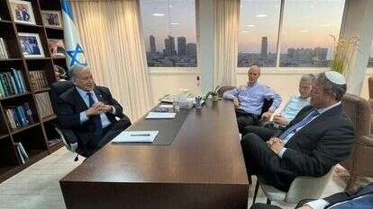 ח"כ איתמר בן גביר אצל נתניהו ח"כ איתמר בן גביר אצל נתניהו