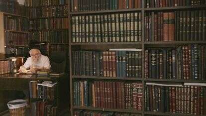 הרב יהודה עמיטל בביתו. | מרים צחי