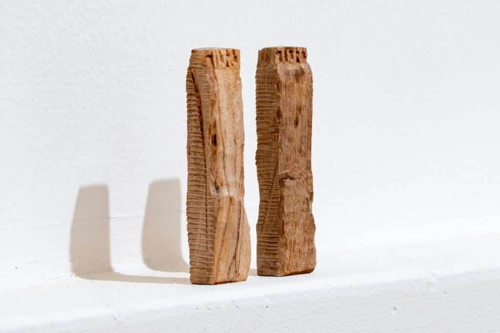 דגם מיניאטורי מעץ של אנדרטת "נזכור". מתוך התערוכה. | דניאל חנוך