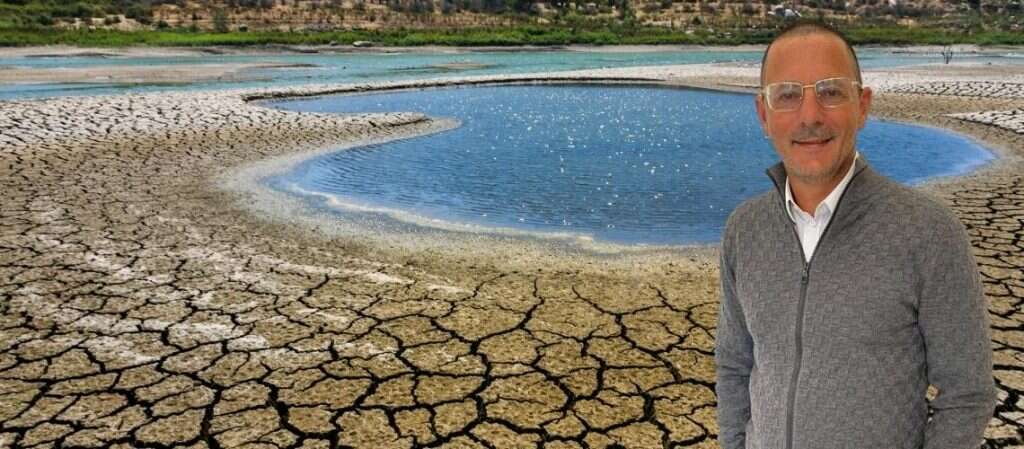 שלמה יעקובסון. “כך עובד העולם” (צילומים: יח”צ ו-Canva)