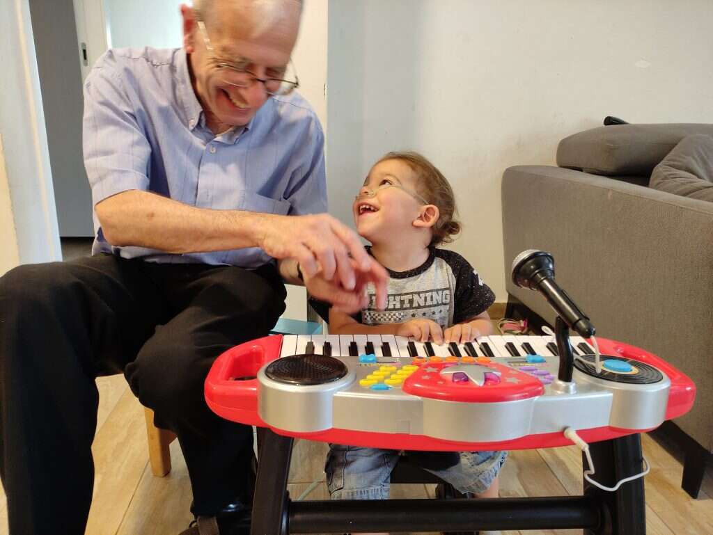 עם הנכד עמית ז"ל. | באדיבות המשפחה