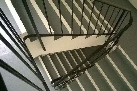 חדר מדרגות | ללא